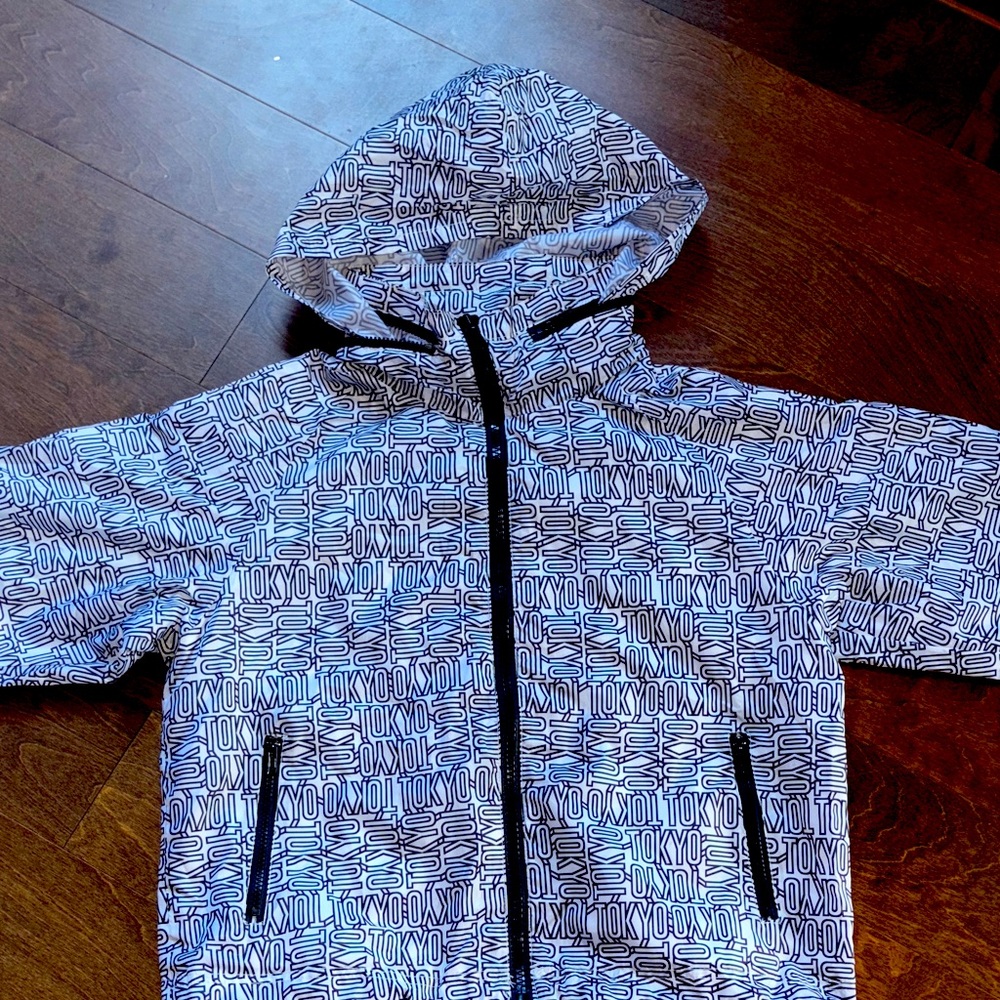NWOT TOKYO windbreaker hoodie jacket M